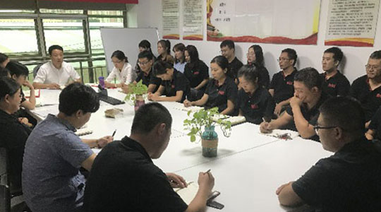 德瑞克儀器2019年第三季度大會(huì)報(bào)道，外貿(mào)銷售部領(lǐng)取5000元獎(jiǎng)金！